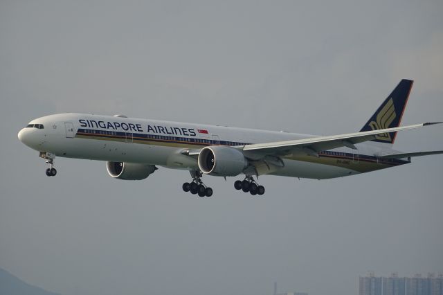 BOEING 777-300ER (9V-SNC)