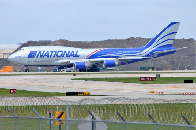 Boeing 747-400 (N952CA)