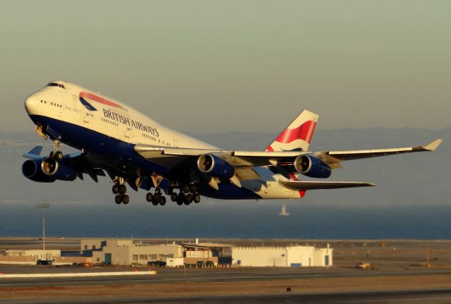 Boeing 747-400 (G-CIVF)