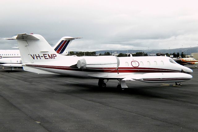 Beechcraft Baron (58) (VH-EMP) - GATES LEARJET 35A - REG : VH-EMP (CN 35A/345) - ADELAIDE INTERNATIONAL AIRPORT SA. AUSTRALIA - YPAD 26/10/1986 35MM SLIDE CONVERSION SCANNED AT 4600 DPI.
