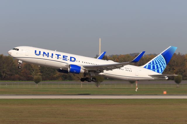 BOEING 767-300 (N659UA)