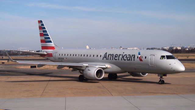 Embraer ERJ-190 (N958UW)