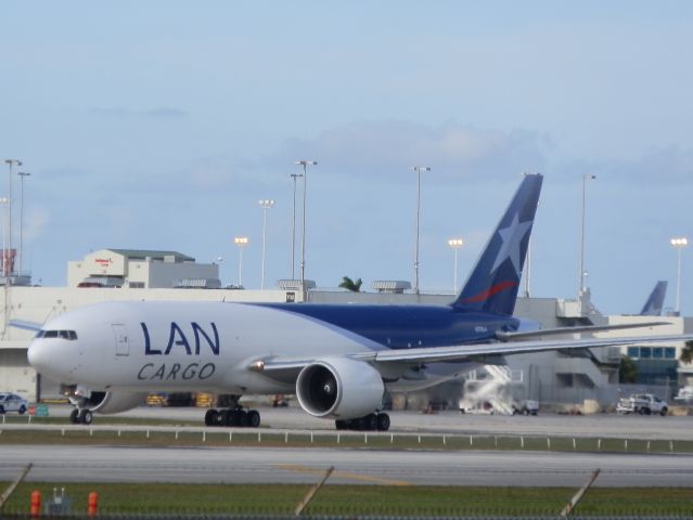 BOEING 777-200LR (N778LA)