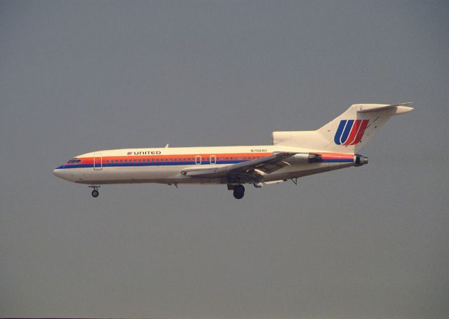 Boeing 727-100 (N7004U) - Final Approach to KLAX Intl Airport on 1989/08/31