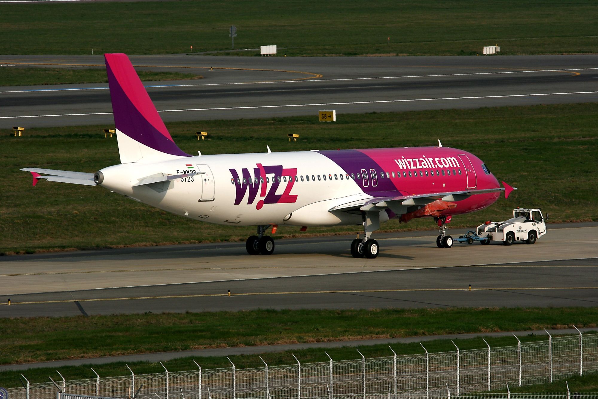 Airbus A320 (F-WWBP) - Freshly painted Airbus A320 without its engines, goes to the Airbus assembly workshops (LFBO-TLS)