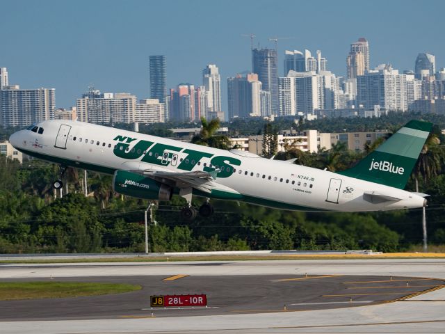 Airbus A320 (N746JB)