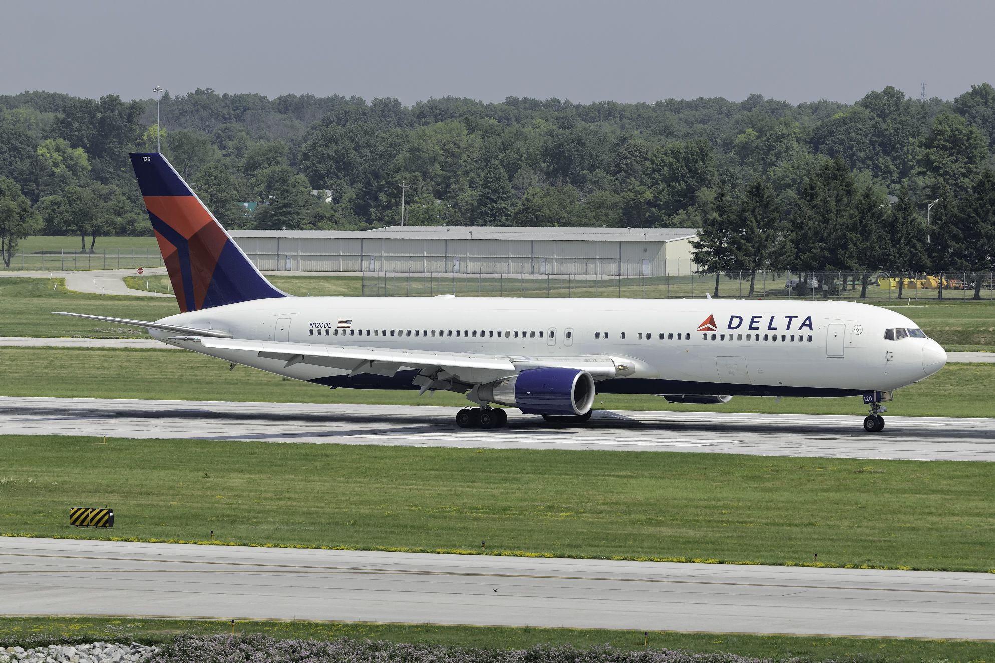 BOEING 767-300 (N126DL)