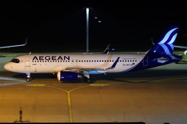 Airbus A320 (SX-DGY)