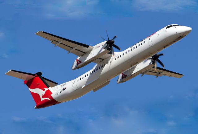 VH-LQJ — - QANTAS LINK (SUNSTATE AIRLINES) - BOMBARDIER DHC-8-402 Q400 - REG VH-LQJ (CN 4414) - ADELAIDE INTERNATIONAL AIRPORT SA. AUSTRALIA - YPAD 22/12/2014