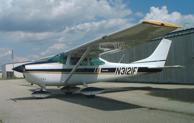 Cessna Skylane (N3121F)