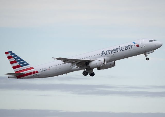 Airbus A321 (N544UW)