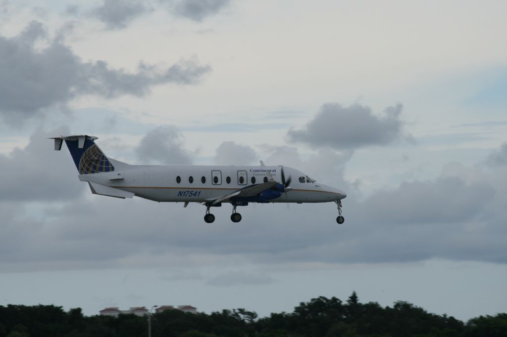 Beechcraft 1900 (N17541)