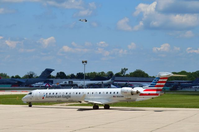 Canadair Regional Jet CRJ-900 (N563NN) - American Airlines Bombardier CRJ-900LR N563NN in Dayton with F22 during the Dayton AirShow