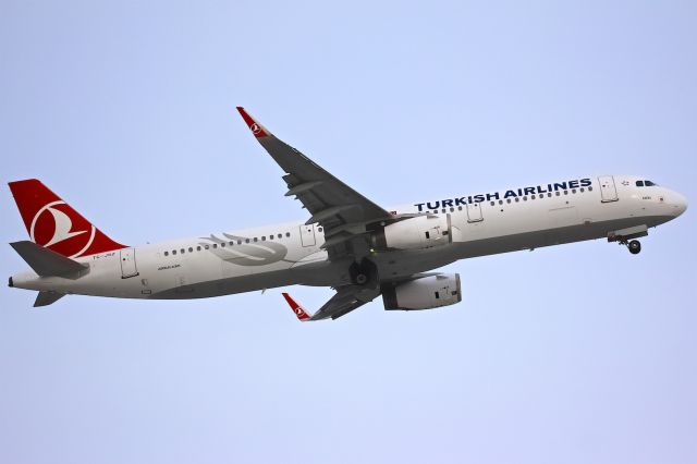 Airbus A321 (TC-JSZ)