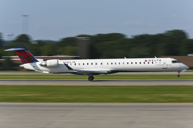 Canadair Regional Jet CRJ-900 (N311PQ)