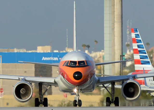 Airbus A319 (N742PS)