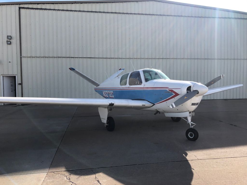 Beechcraft 35 Bonanza (N3272C)