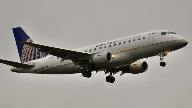 Embraer 170/175 (N855RW)