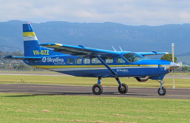 Cessna Caravan (VH-DZZ) - VH-DZZ Taxiing past after another round of skydiving.