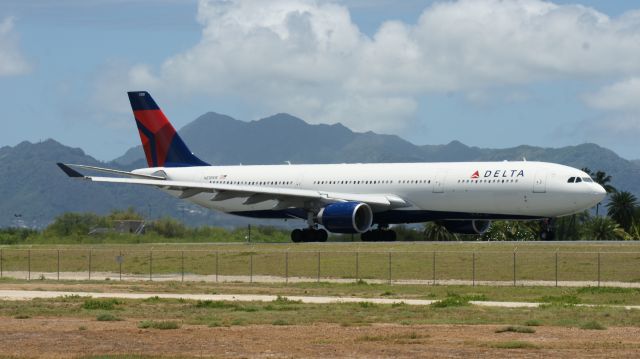 Airbus A330-300 (N818NW)