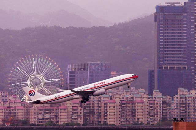 Airbus A330-300 (B-6085)