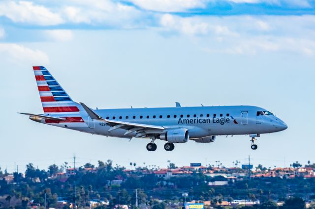 Embraer 175 (N290NN) - An Envoy Air ERJ175L landing at PHX on 2/28/23. Taken with a Canon R7 and Canon EF 100-400 L ii lens.
