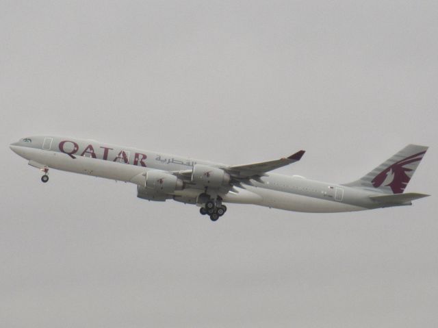 Airbus A340-500 (A7-HHH)