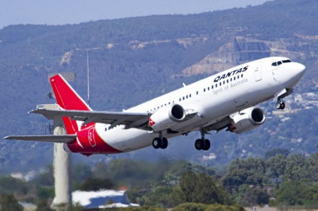 BOEING 737-400 (VH-TJZ) - Getting airborne off runway 23 and heading to an interstate destination, on the last day of the Australian summer. Thursday 28th February 2013.