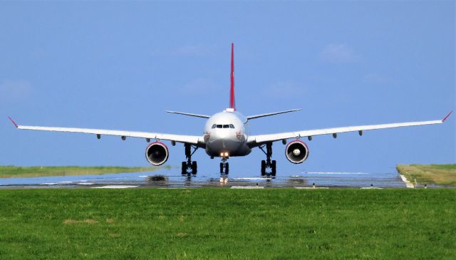 Airbus A330-200 (G-VMIK)