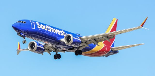 Boeing 737 MAX 8 (N8878L)