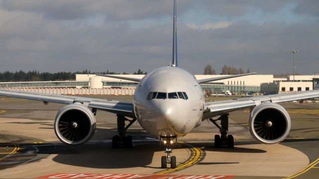 BOEING 777-300ER (F-GZNE)