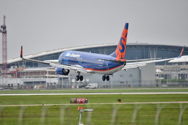 Boeing 737-800 (N809SY) - 5-L 04-27-23