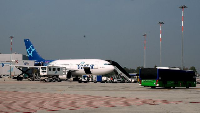 Airbus A330-300 — - VENISE, AÉROPORT MARCO POLO, 6 DÉCEMBRE 2012