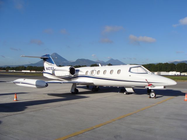 Learjet 35 (N421SV)