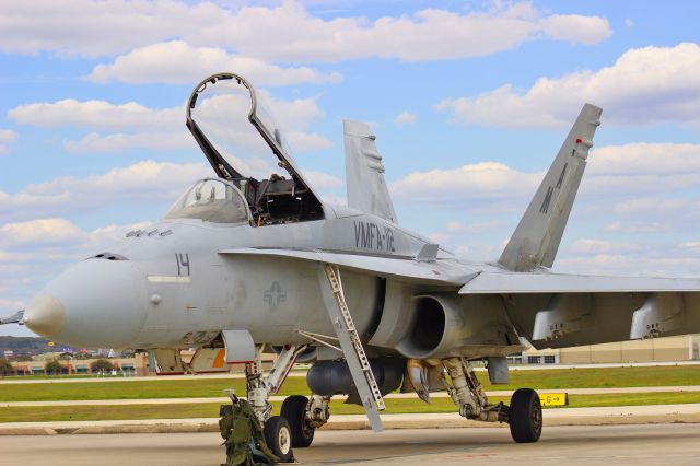 McDonnell Douglas FA-18 Hornet (16-3120)