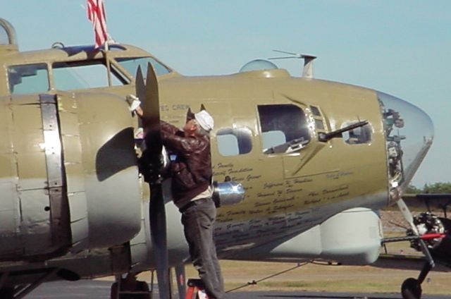 Boeing B-17 Flying Fortress (N93012)