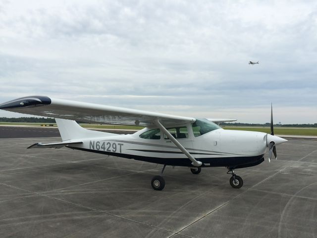 Cessna Skylane (N6429T) - In VRB