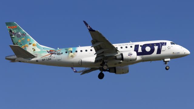 Embraer 170/175 (SP-LDH) - LOT (Disneys Planes 2 livery)