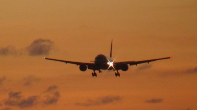 Boeing 777-200 (G-YMMF)