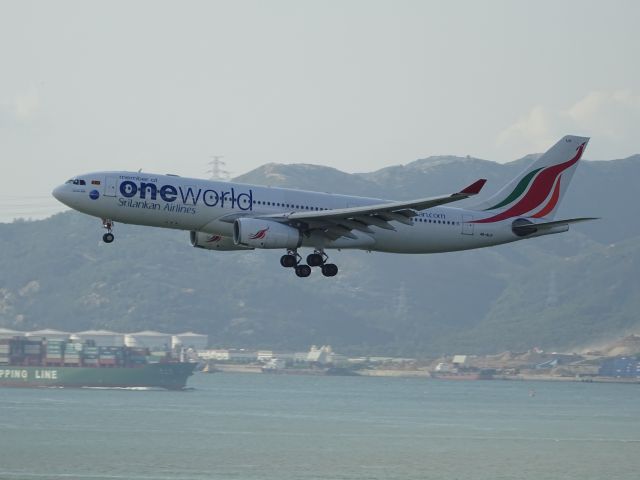 Airbus A330-200 (4R-ALH)