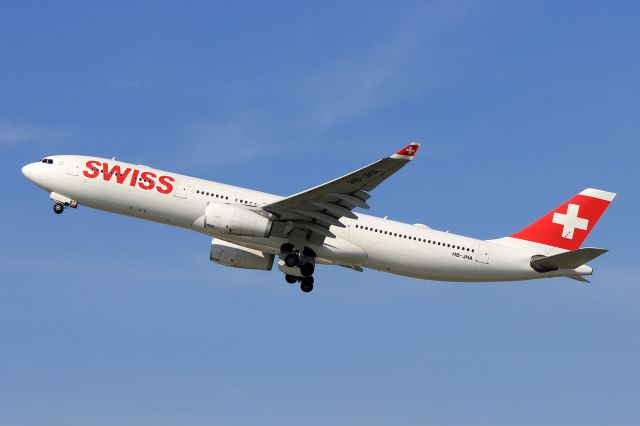 Airbus A330-300 (HB-JHA)