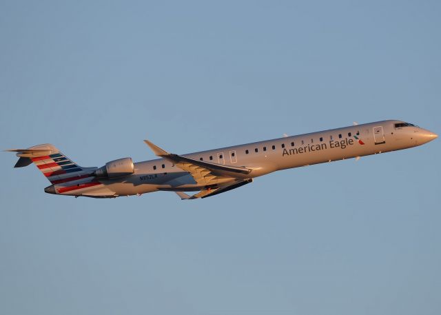 Canadair Regional Jet CRJ-900 (N952LR)