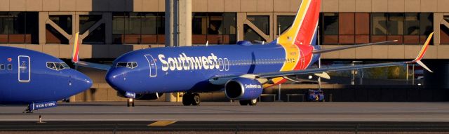 Boeing 737-700 (N8318F) - phoenix sky harbor international airport 25JAN20