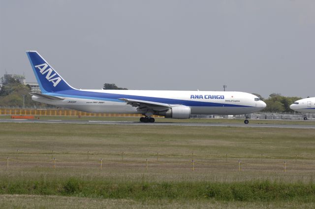 BOEING 767-300 (JA602F) - Departure at Narita Intl Airport 16R 2010/5/2 ANA & JP Express