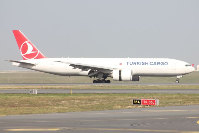 BOEING 777-200LR (TC-LJN) - TK6517 CAN-IST 