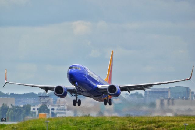 Boeing 737-700 (N8578Q) - A Boeing 737-800 operated by Southwest departs Reagan Airport, headed out to Dallas Love Field , 20190826.br /br /© 2019 Heath Flowersbr /br /Contact photographer for reproduction(s).