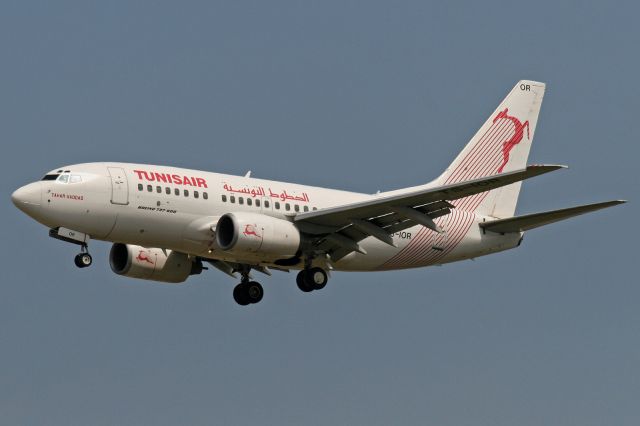 BOEING 737-600 (TS-IOR)