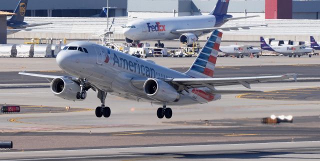 Airbus A319 (N817AW) - phoenix sky harbor international airport 07MAR20