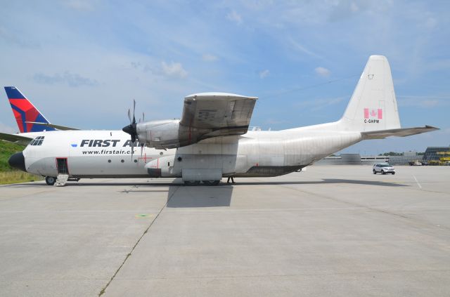 C-GHPW — - Getting ready to load an aircraft engine