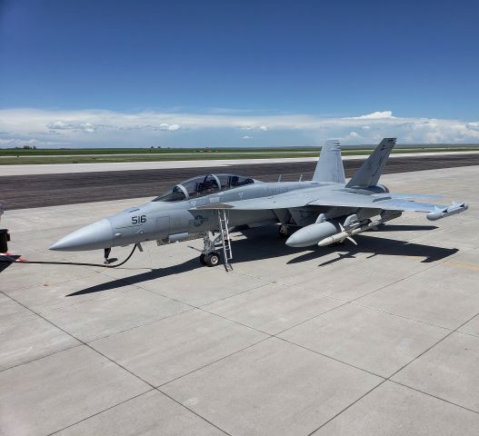 — — - Quick fuel stop for an E/A-18G